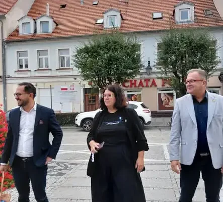 Świebodzice: Seniorzy zainaugurowali sezon marszów Nordic Walking