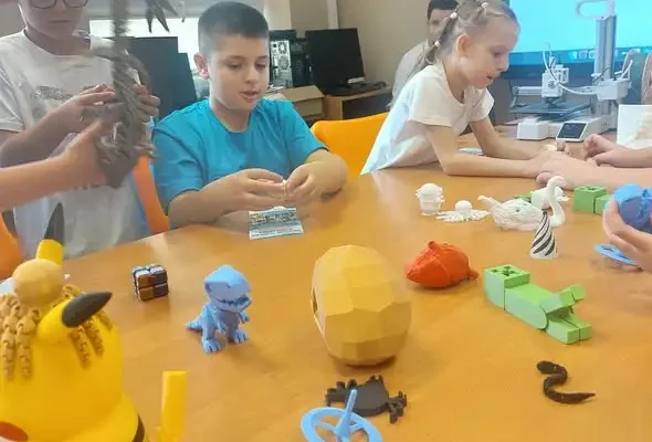 Uczniowie klas 1–6 poznali tajniki druku 3D i projektowania w Tinkercad