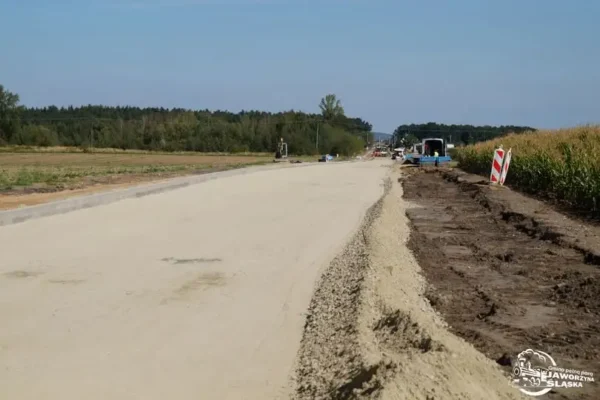 Przebudowa ulicy Węglowej w Jaworzynie Śląskiej – postęp prac i problem z zakazem wstępu