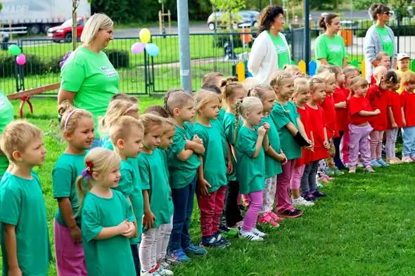 Dzień Przedszkolaka w Bajkowym Przedszkolu w Żarowie – sportowo i radośnie