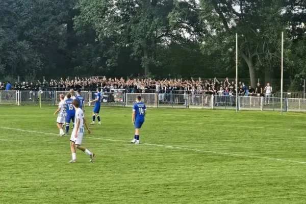 Kibice Górnika Świdnica z delegacją Polonii dopingowali w Żarowie. Wygrana 3:2!