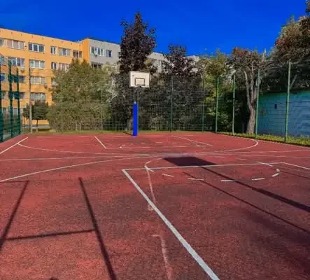 Świebodzice: Odświeżone oznaczenia na boiskach Osiedla Sudeckiego i Orlika