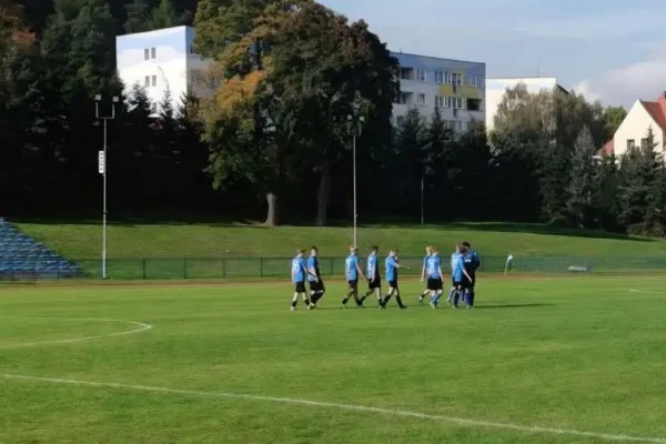 Juniorzy młodsi Victorii Świebodzice przegrywają z liderem z Kamiennej Góry