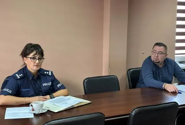Bezpieczeństwo w szkołach powiatu świdnickiego: posiedzenie Zespołu Zarządzania Kryzysowego