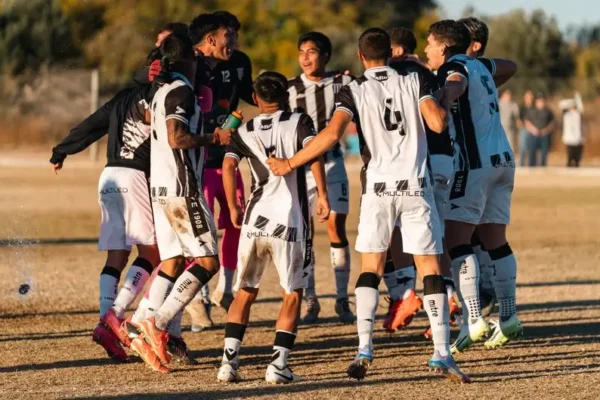 Zjednoczeni Żarów rozgromili Gwarek Wałbrzych 11:1 w lidze juniorów młodszych